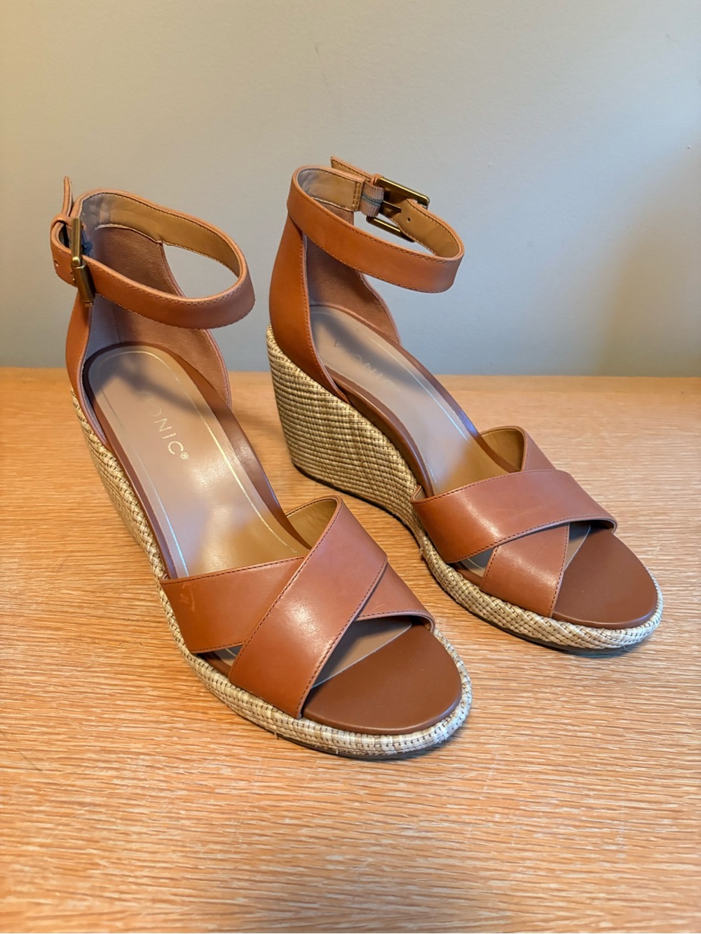 VIONIC sandals Brand new never worn Size 9.5